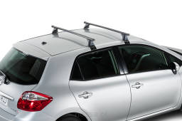 Zdjęcie orientacyjne. Elementy mocujące bagażnik do dachu różnią się odpowiednio do modelu auta.